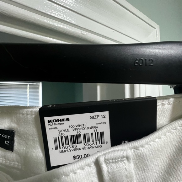 BNWT Simply Vera Vera Wang Power Stretch denim. Bootcut style, white, size 12. - Picture 3 of 3